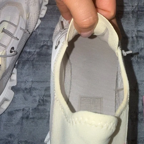 On Running Cloud 5 Coast shoes size 6.5 - Picture 15 of 16